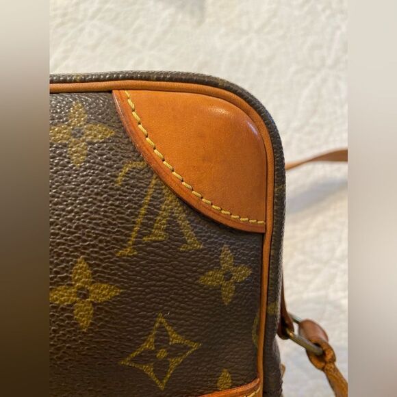 Auth LOUIS VUITTON Mono
Canvas Trocadero camera Crossbody. A rating MSRP $2700 - Picture 8 of 16